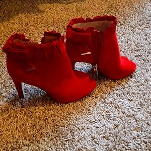 Booties. Toe revealing.